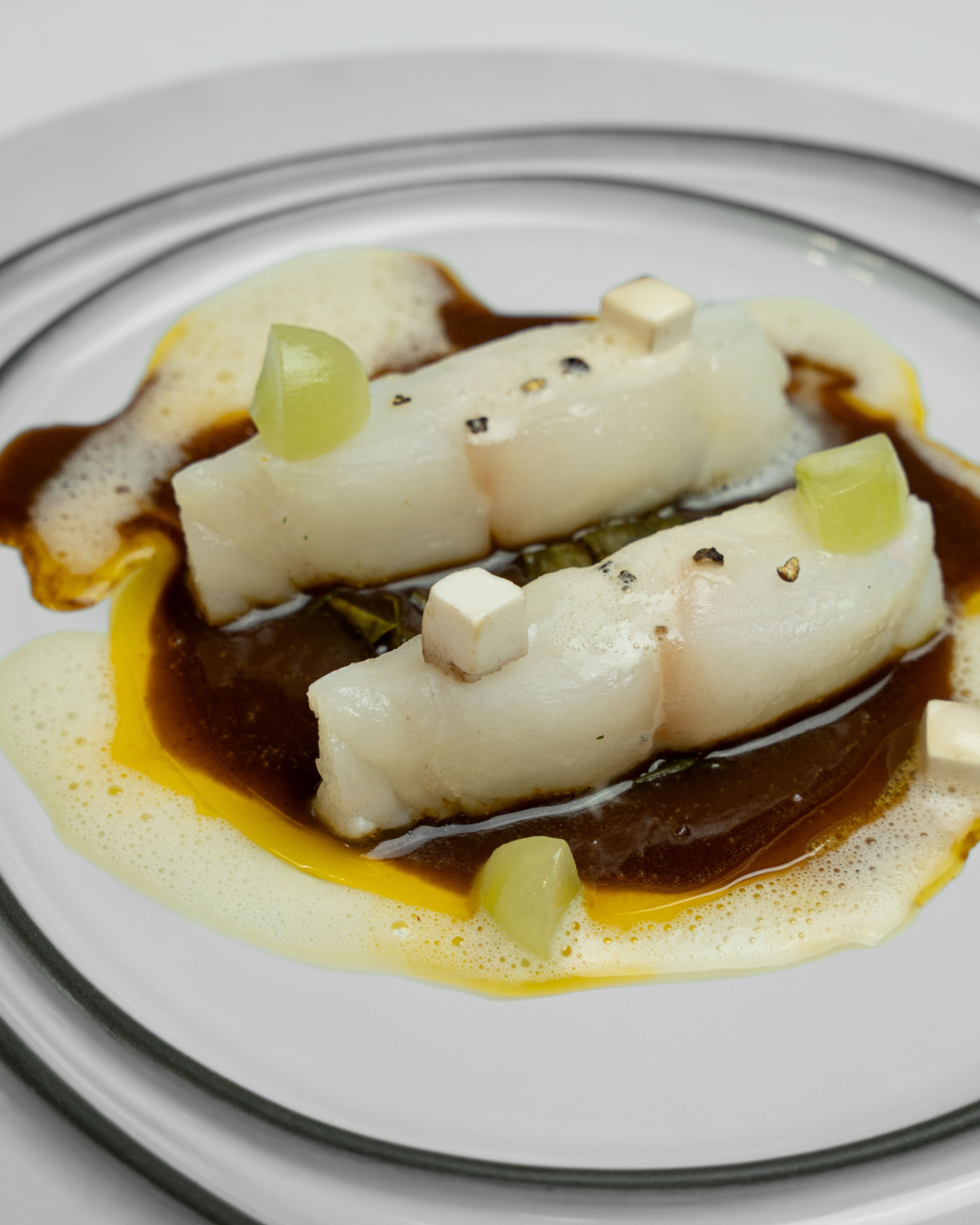{"fr":"Turbot en trois versions, du v\u00e9g\u00e9tal dans le jus","en":"Turbot in three variations, vegetables in the jus","zh":"Turbot in three variations, vegetables in the jus","ja":"Turbot in three variations, vegetables in the jus","ko":"Turbot in three variations, vegetables in the jus","ru":"\u0422\u044e\u0440\u0431\u043e \u0432 \u0442\u0440\u044c\u043e\u0445 \u0438\u043f\u043e\u0441\u0442\u0430\u0441\u044f\u0445, \u0440\u0430\u0441\u0442\u0438\u0442\u0435\u043b\u044c\u043d\u044b\u0439 \u0441\u043e\u043a"}